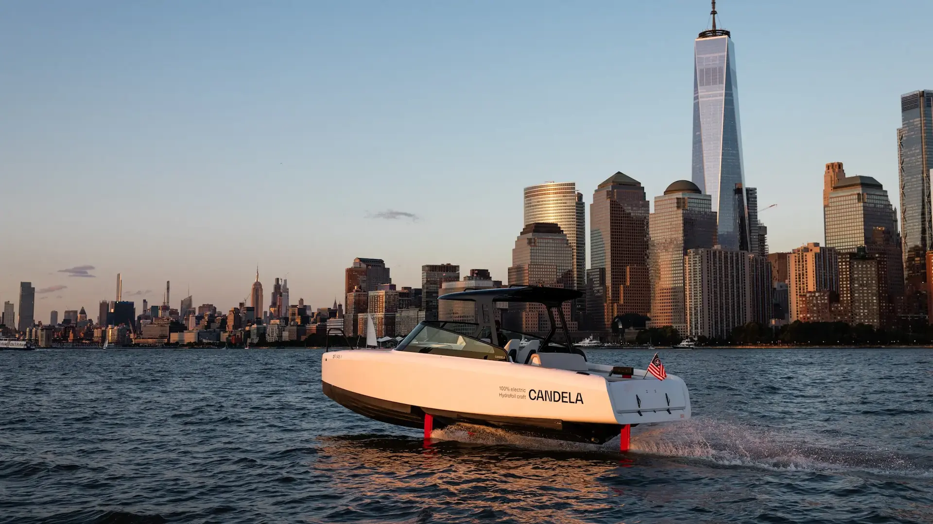 قارب كهربائي سريع الشحن من كانديلا C 8