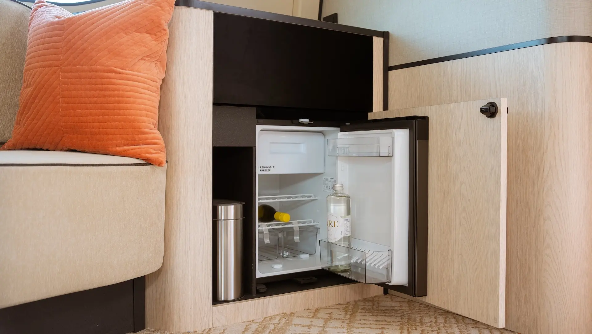P 12 Voyager Interior Mini Bar